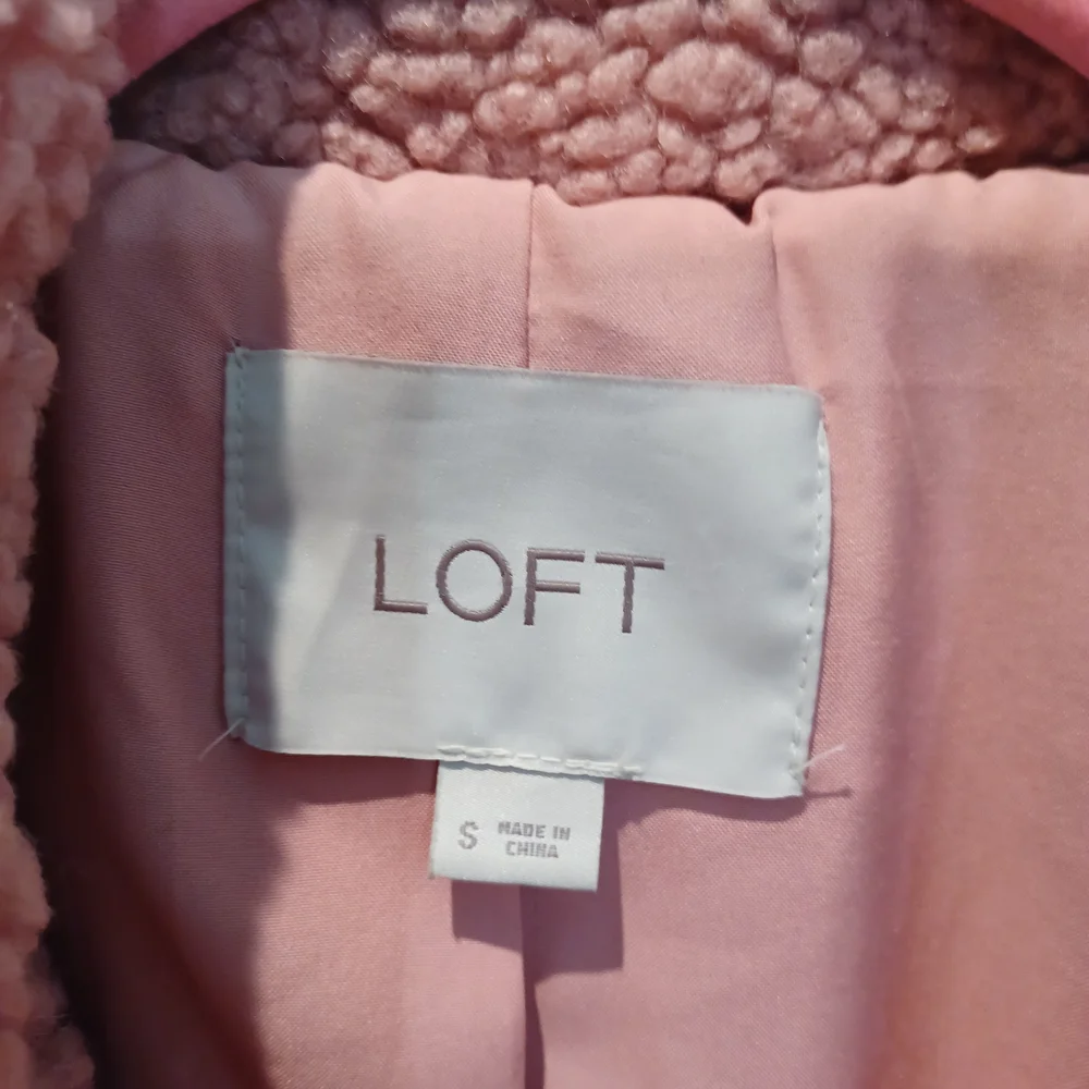 NWOT LOFT SIZE SMALL CORAL PINK SHERPA ZIP-FRONT COAT! - Picture 3 of 3